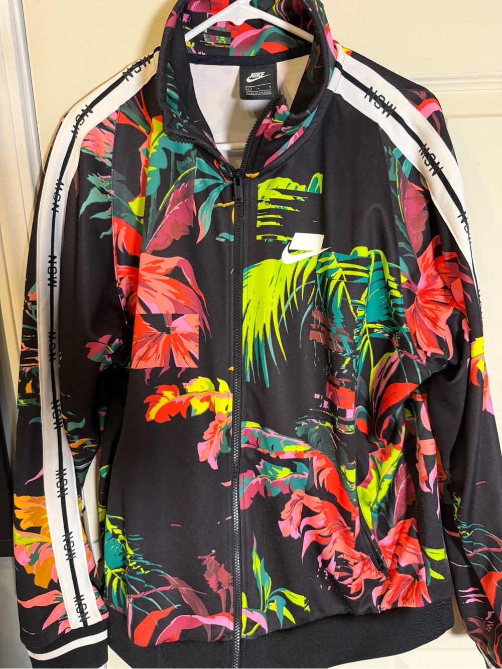 Nike Men’s Black Tropical Floral Track Jacket - Picture 2 of 4